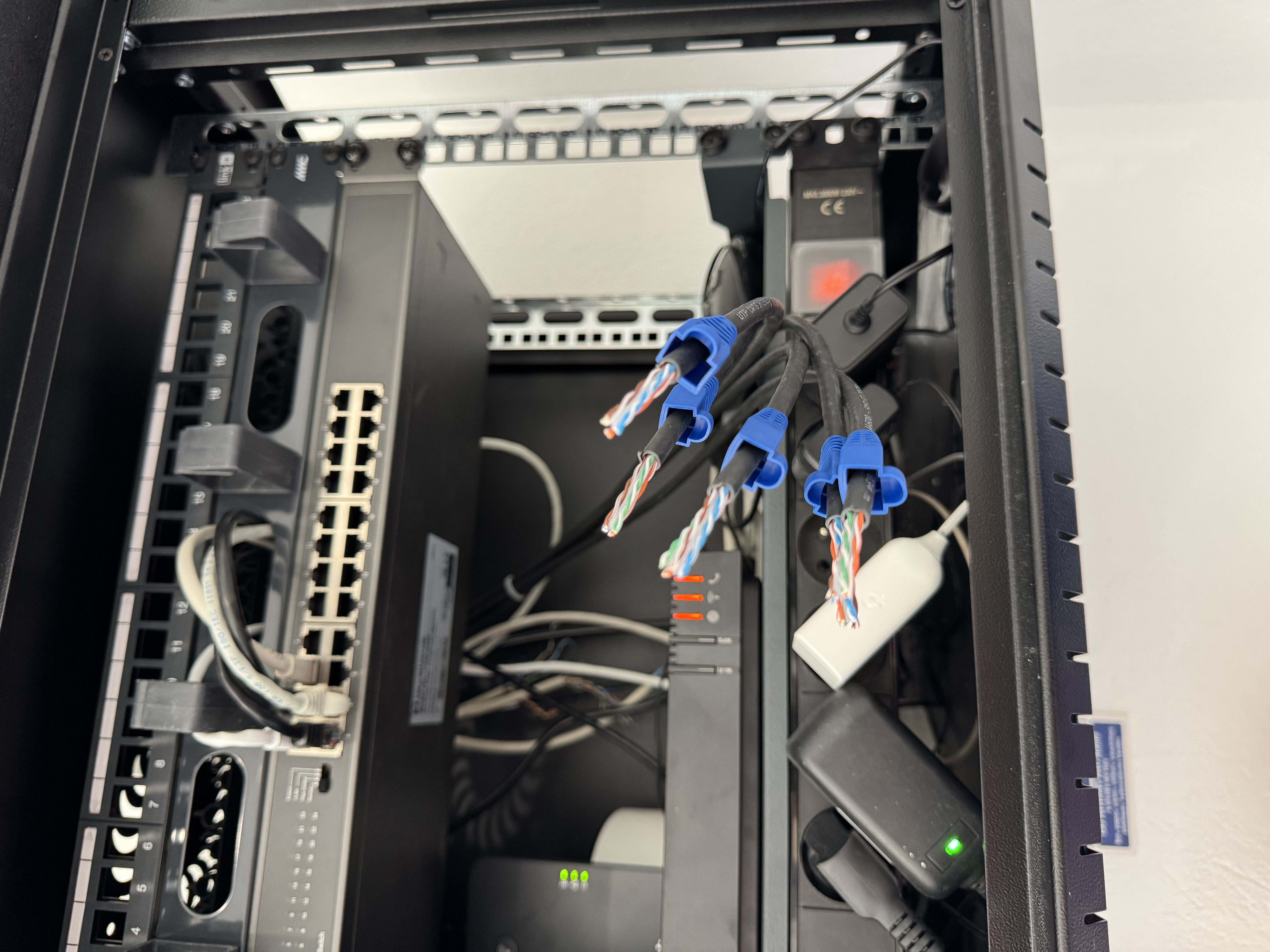 image réseaux informatique rocbaron